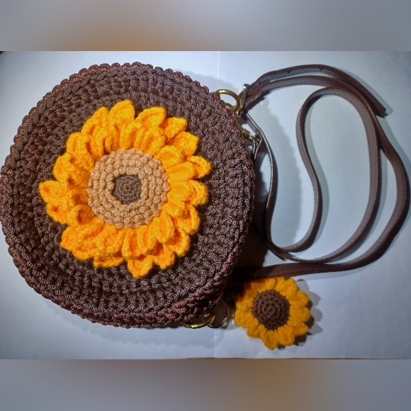 Sunflower Crochet Crossbody EUC - Picture 2 of 9